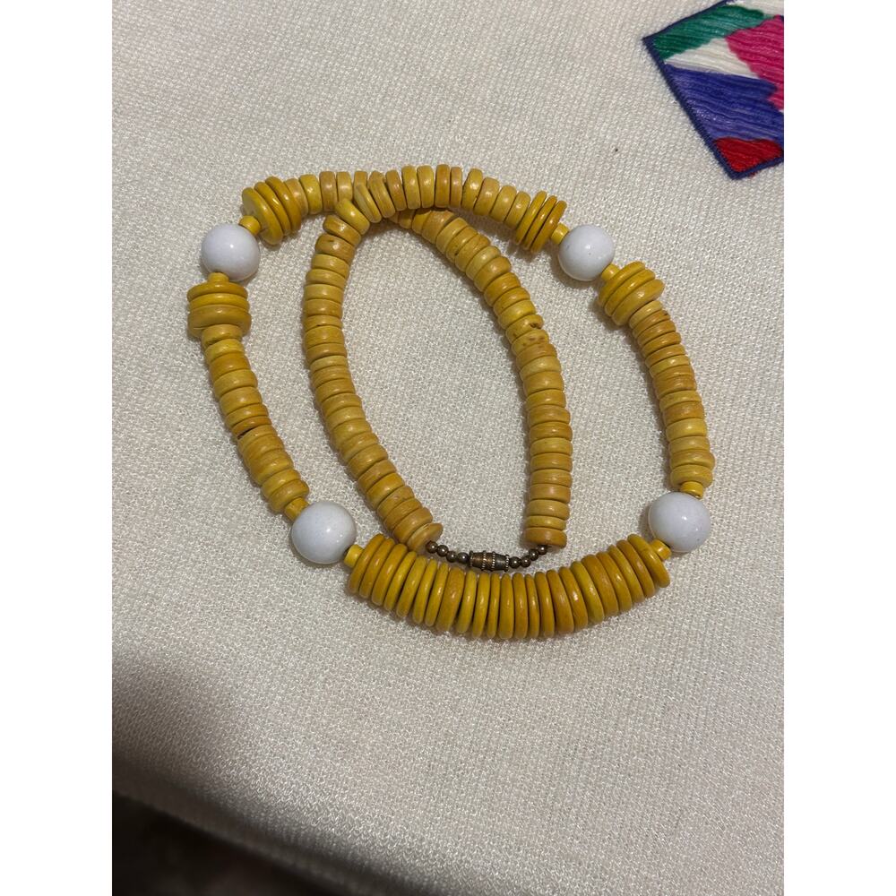 Vintage 80s/90s Yellow Wood Bead Statement Necklace Boho Retro Chunky Jewelry - Picture 5 of 5
